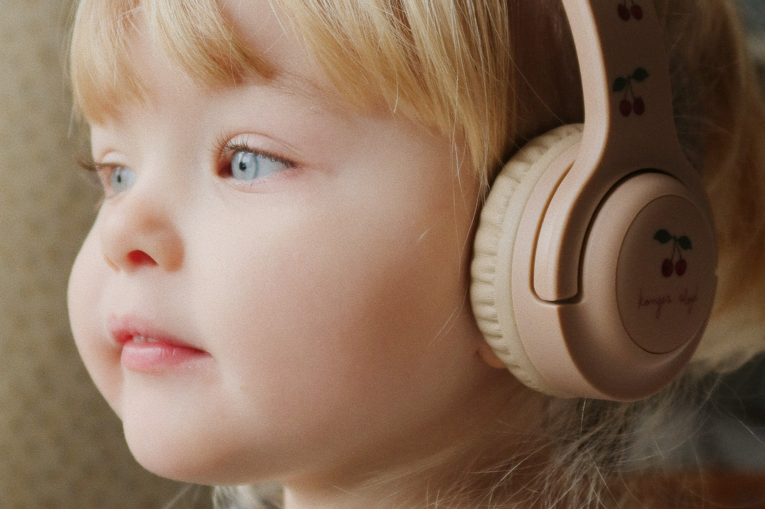 Konges Sløjd A/S Spielzeug mit Musik cherry blush