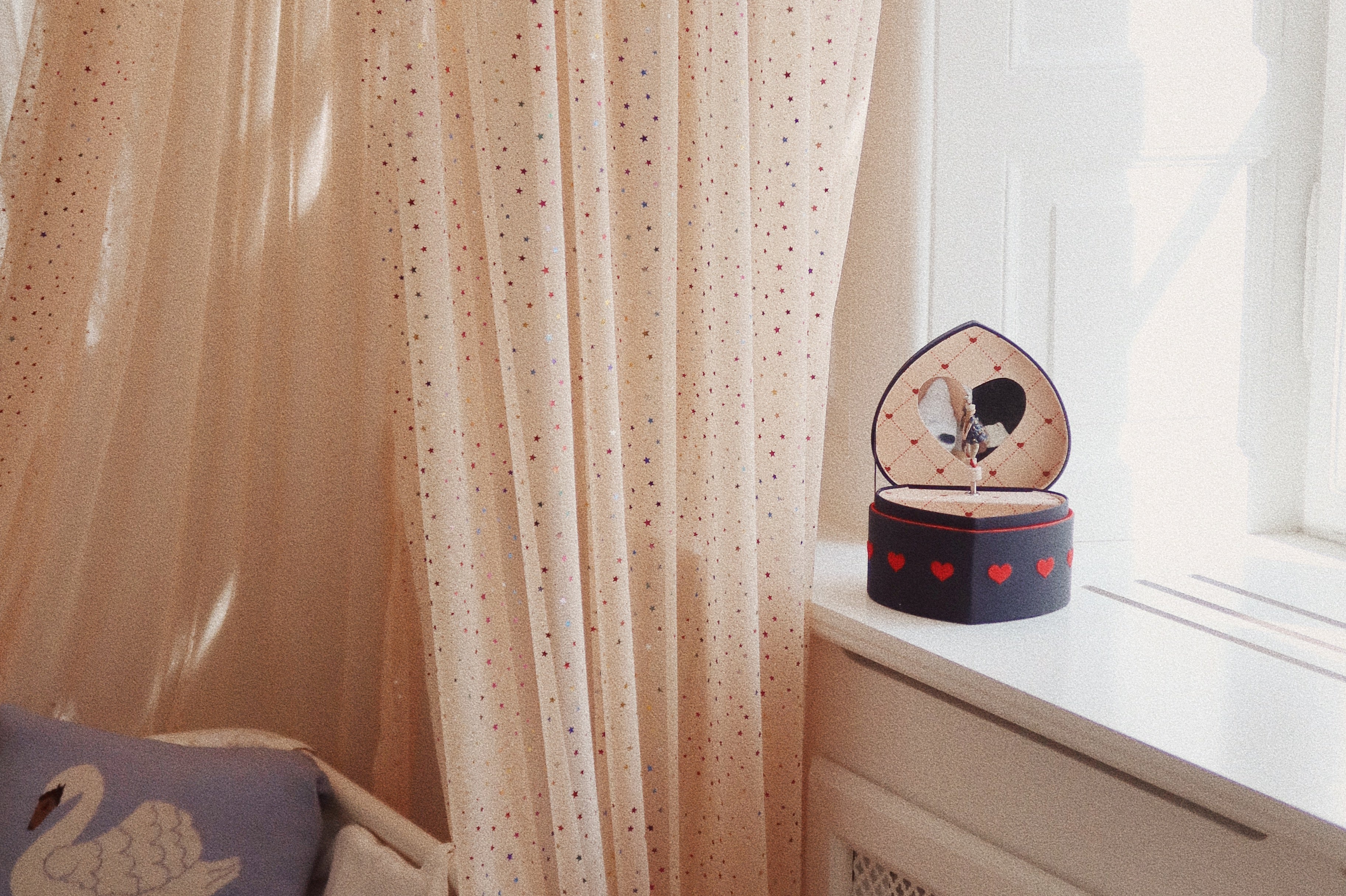 Kids' and children's bed canopies from Konges Sløjd