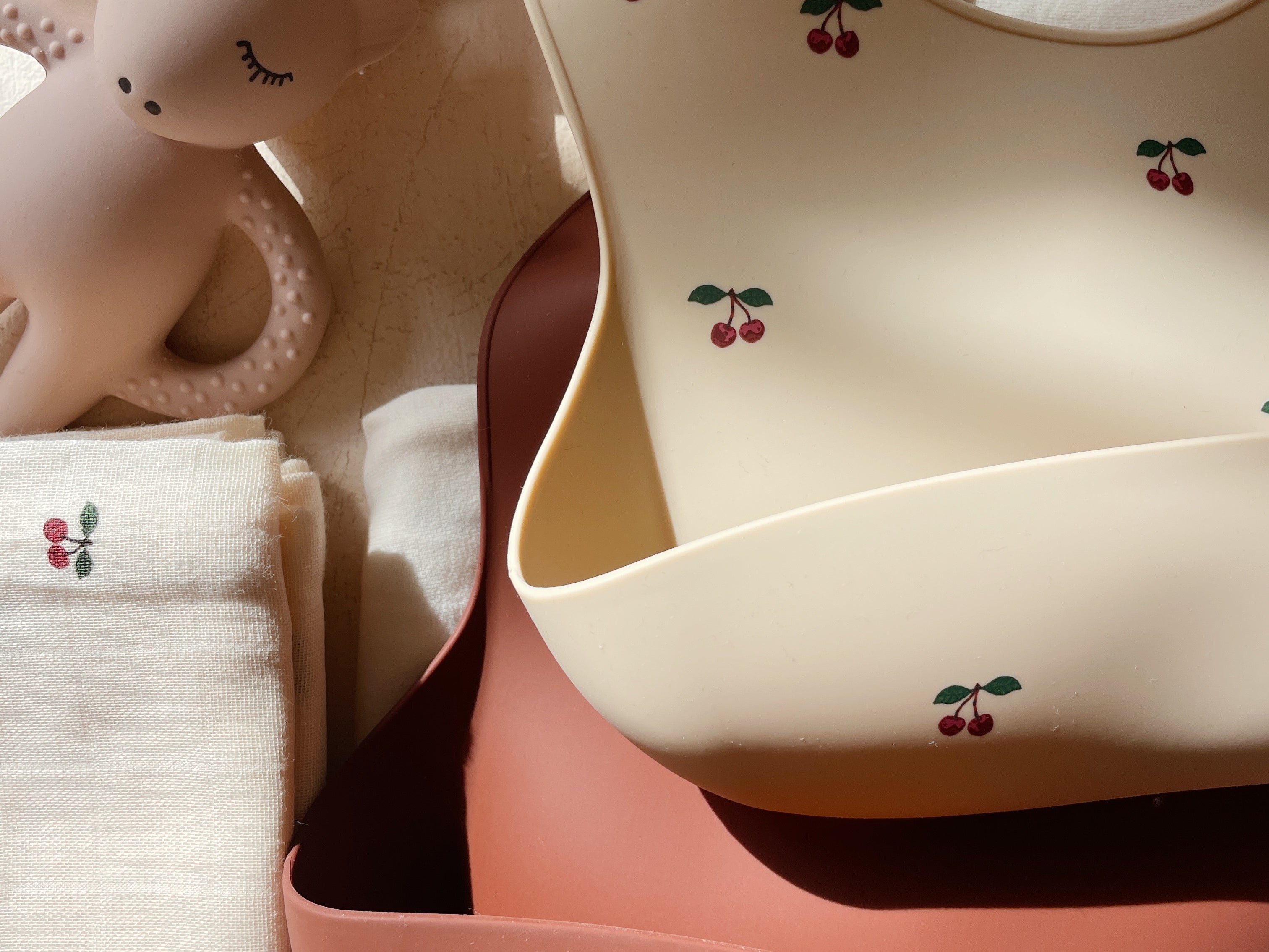 Konges Sløjd A/S Lätzchen cherry/mocca