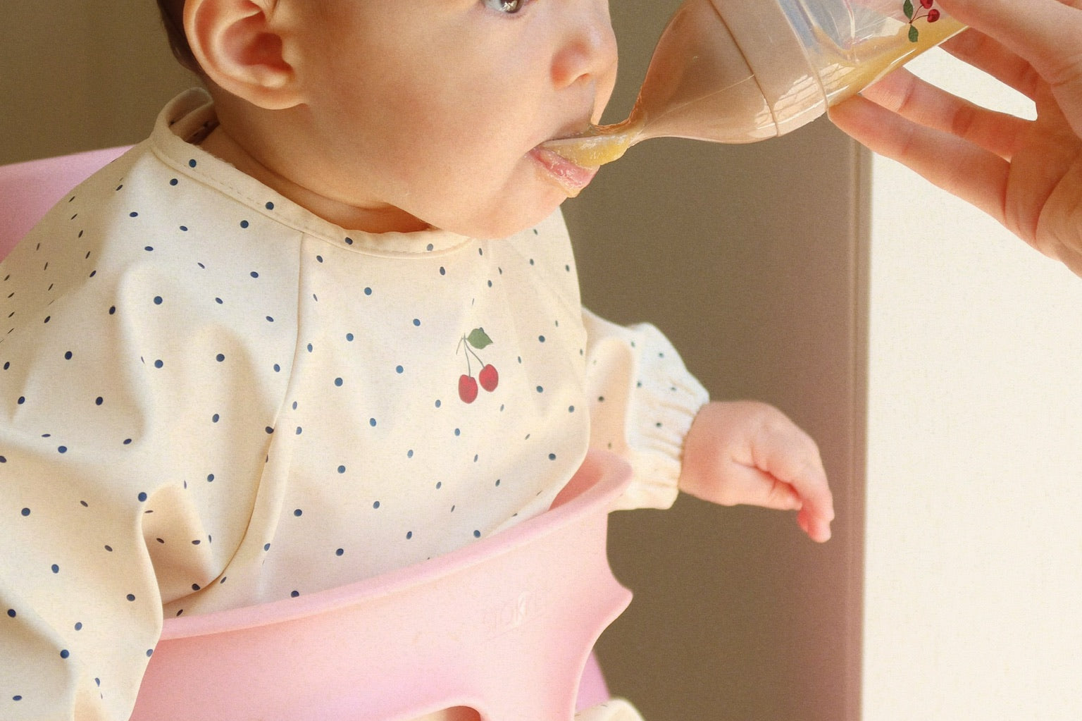 Konges Sløjd A/S Lätzchen navy dot/rain washed