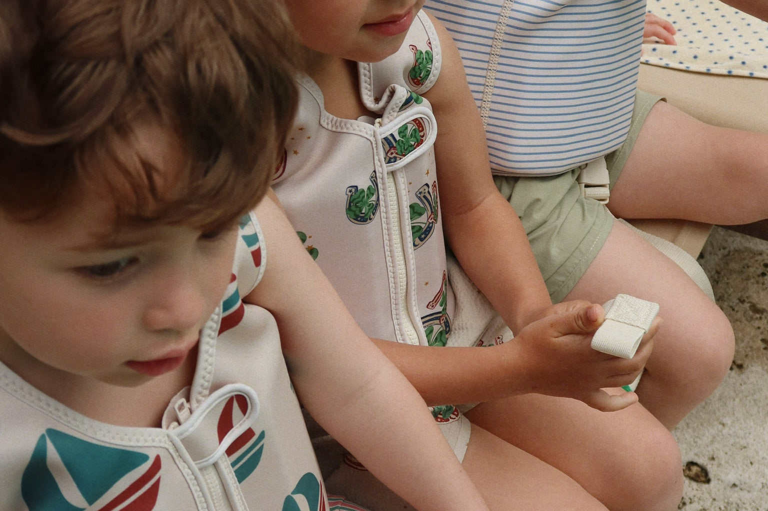 Konges Sløjd A/S FLOAT VEST & BELTS wish me luck