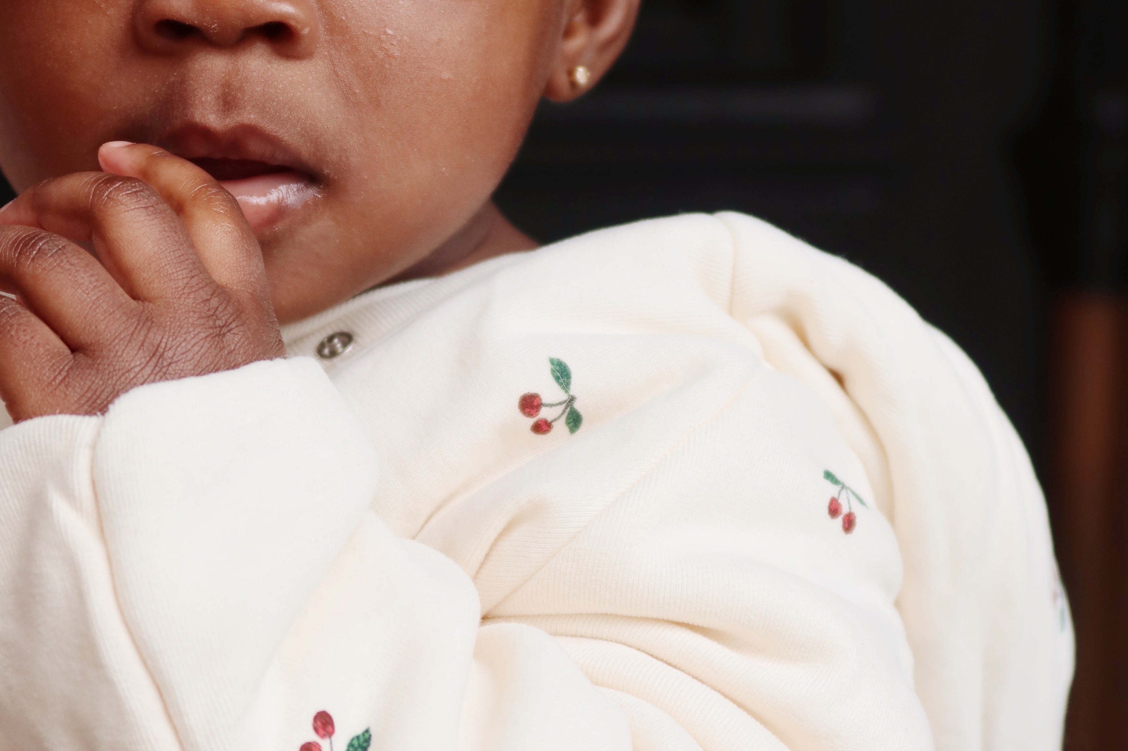 Konges Sløjd A/S Strampler mit Kaputze cherry