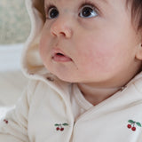 Konges Sløjd A/S Strampler mit Kaputze cherry