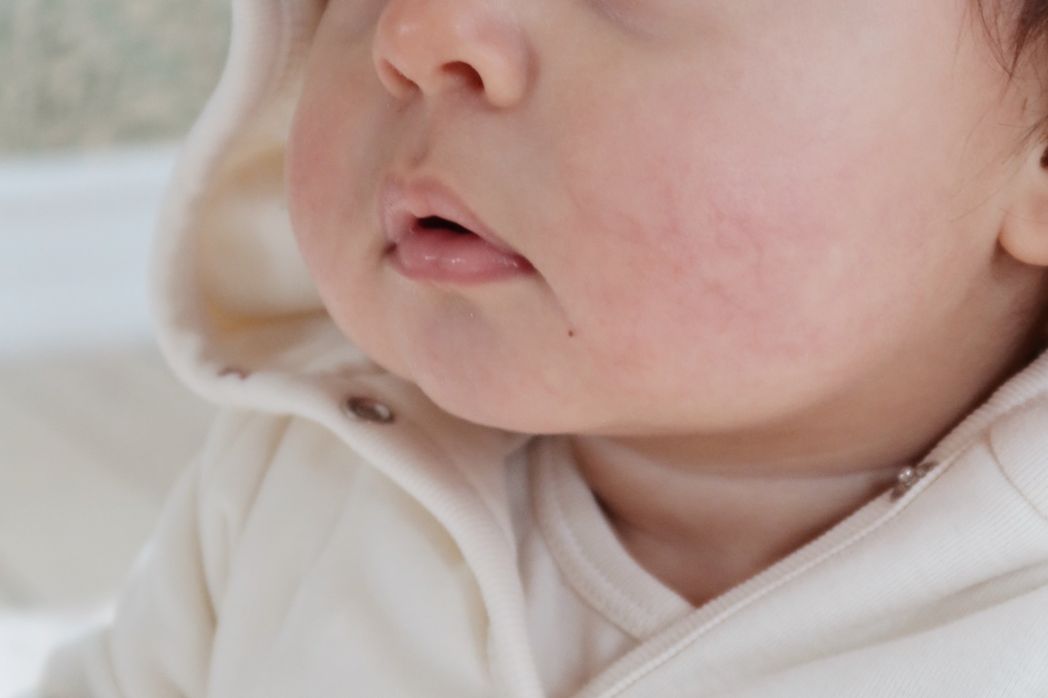 Konges Sløjd A/S Strampler mit Kaputze cherry