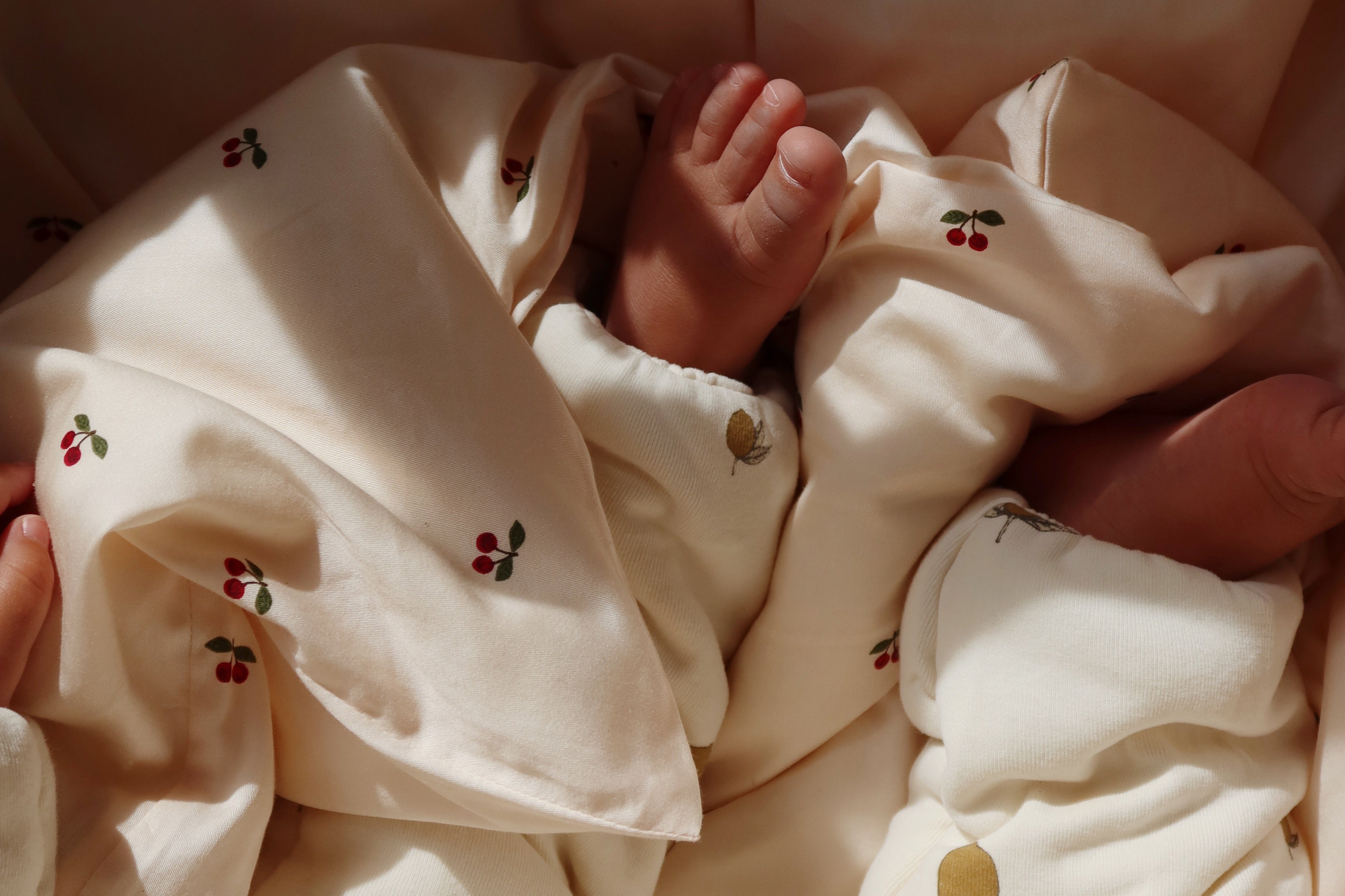 Konges Sløjd A/S Strampler mit Kaputze lemon